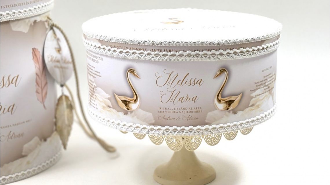 SET PRIMA BĂIȚĂ DUPĂ BOTEZ Ritualul blând al apei vegheat de nași Swan Feather 43